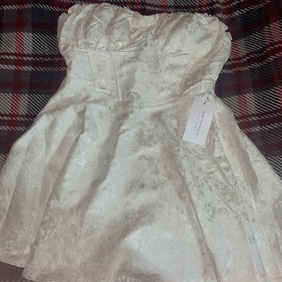 White Strapless Bridal Dress - Picture 1 of 3